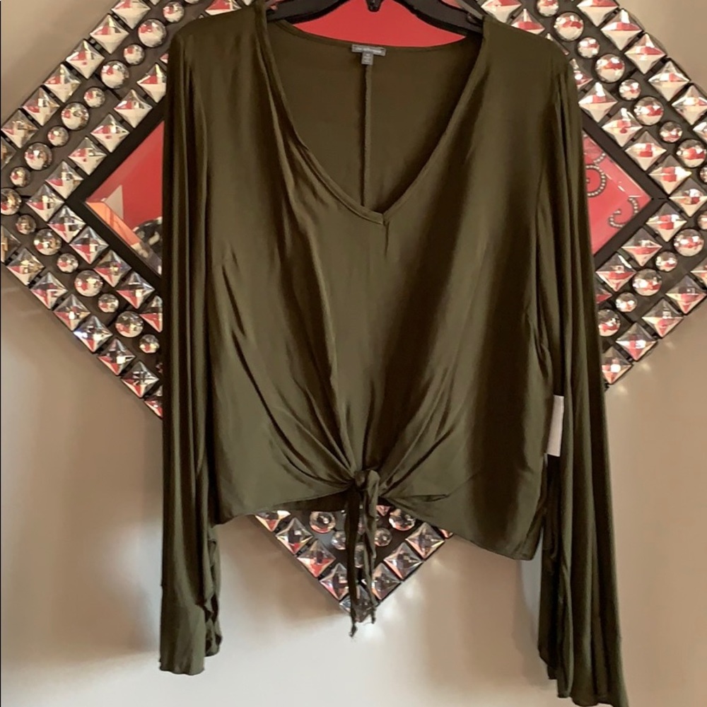 NWT Green light weight mid length shirt